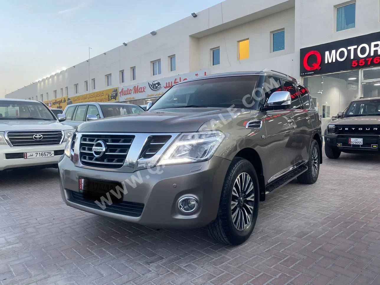 Nissan  Patrol  Platinum  2016  Automatic  193,000 Km  8 Cylinder  Four Wheel Drive (4WD)  SUV  Gray