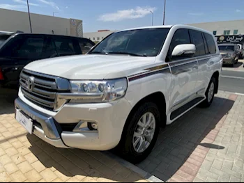 Toyota  Land Cruiser  GXR  2016  Automatic  183,000 Km  8 Cylinder  Four Wheel Drive (4WD)  SUV  White