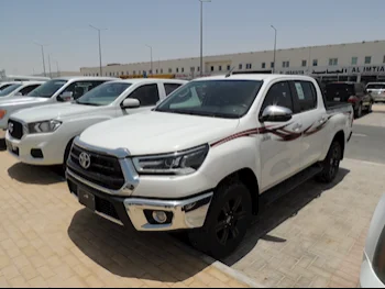 Toyota  Hilux  2022  Automatic  85,000 Km  4 Cylinder  Four Wheel Drive (4WD)  Pick Up  White  With Warranty