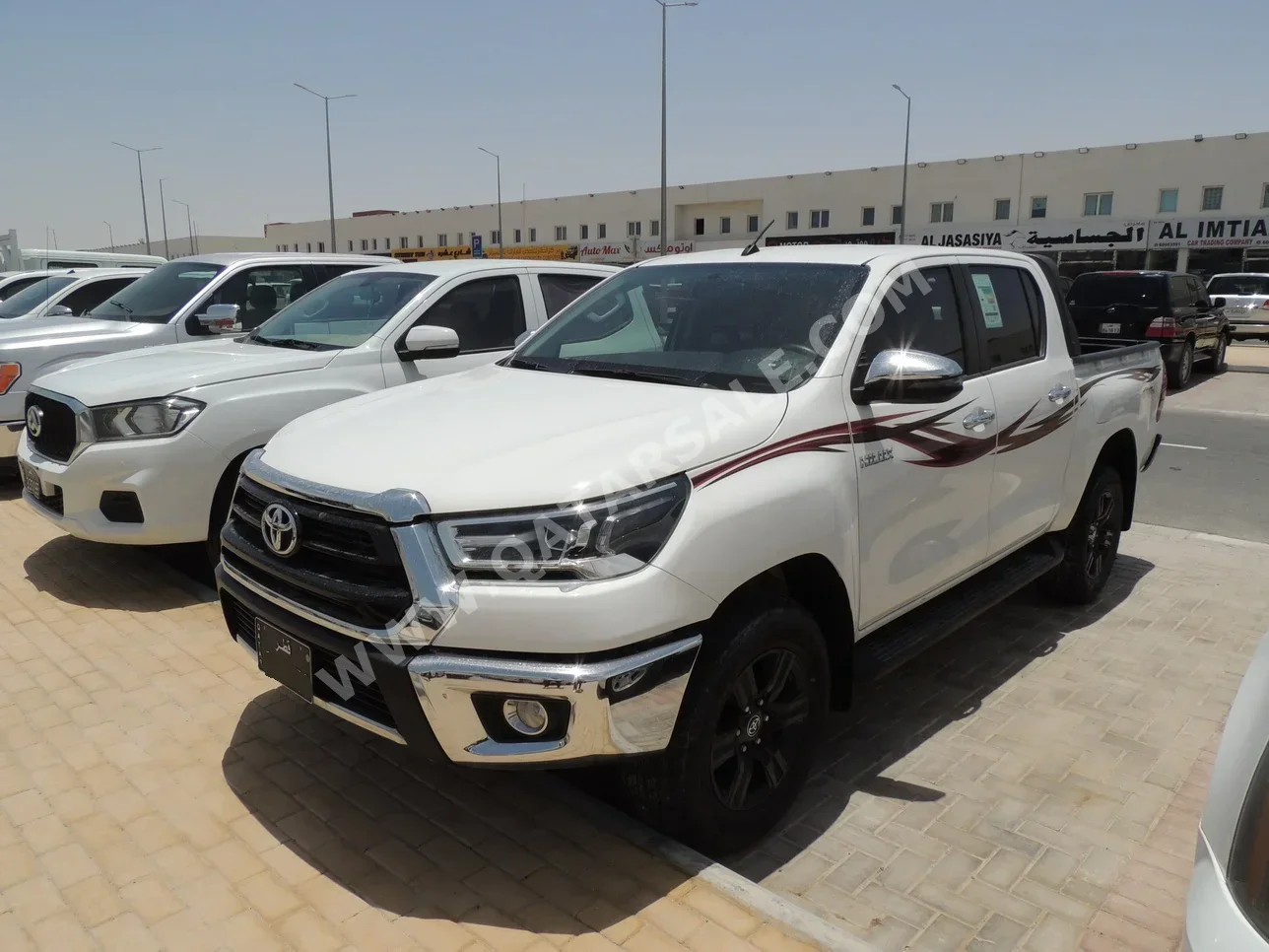 Toyota  Hilux  2022  Automatic  85,000 Km  4 Cylinder  Four Wheel Drive (4WD)  Pick Up  White  With Warranty