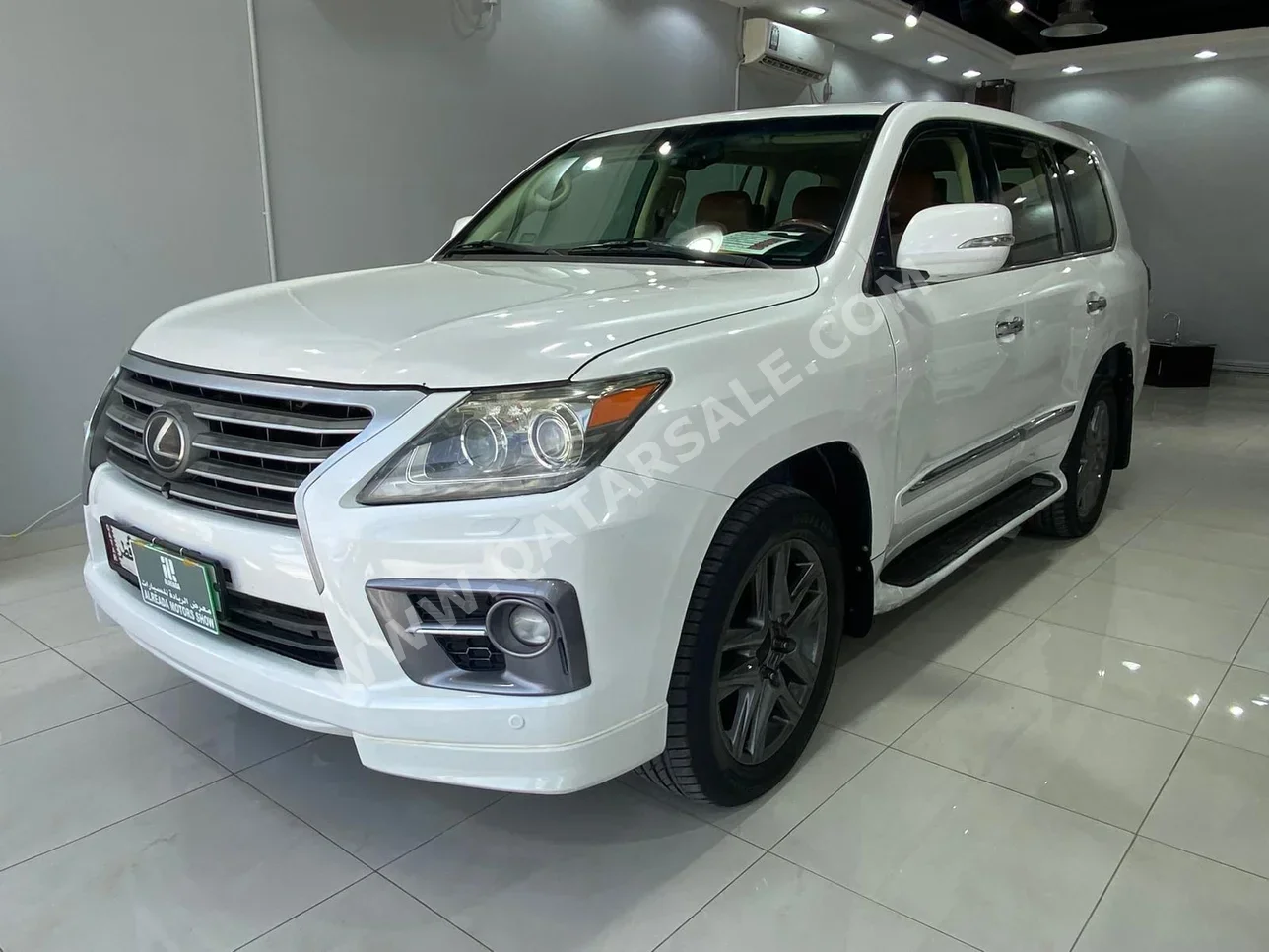 Lexus  LX  570  2014  Automatic  378,000 Km  8 Cylinder  Four Wheel Drive (4WD)  SUV  White