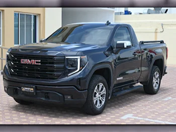 GMC  Sierra  Elevation  2022  Automatic  13,000 Km  8 Cylinder  Four Wheel Drive (4WD)  Pick Up  Dark Gray  With Warranty