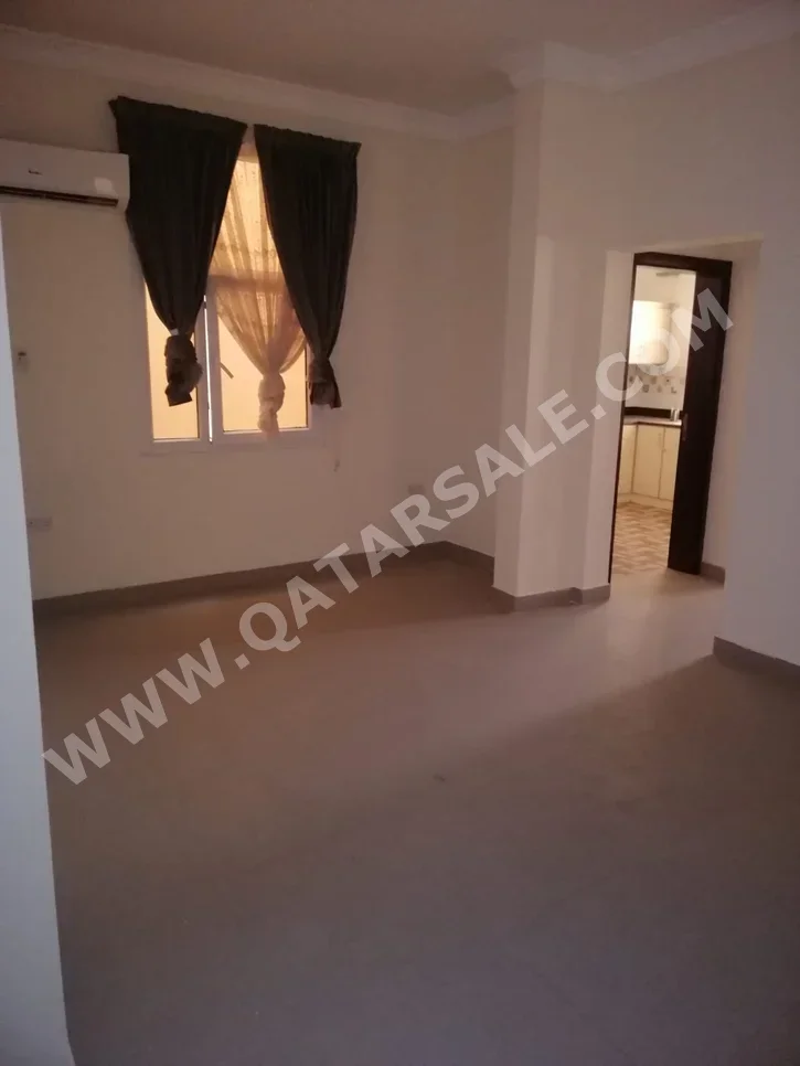 2 Bedrooms  Apartment  For Rent  in Al Wakrah -  Al Wakrah  Not Furnished