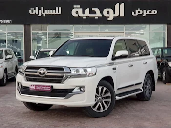 Toyota  Land Cruiser  VXR  2019  Automatic  239,000 Km  8 Cylinder  Four Wheel Drive (4WD)  SUV  White