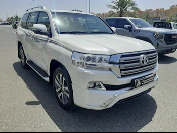 Toyota  Land Cruiser  VXS  2016  Automatic  159,000 Km  8 Cylinder  Four Wheel Drive (4WD)  SUV  White