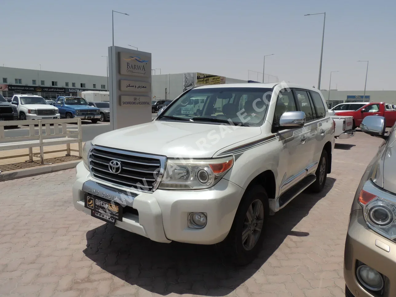 Toyota  Land Cruiser  GXR  2014  Automatic  237,000 Km  8 Cylinder  Four Wheel Drive (4WD)  SUV  Pearl