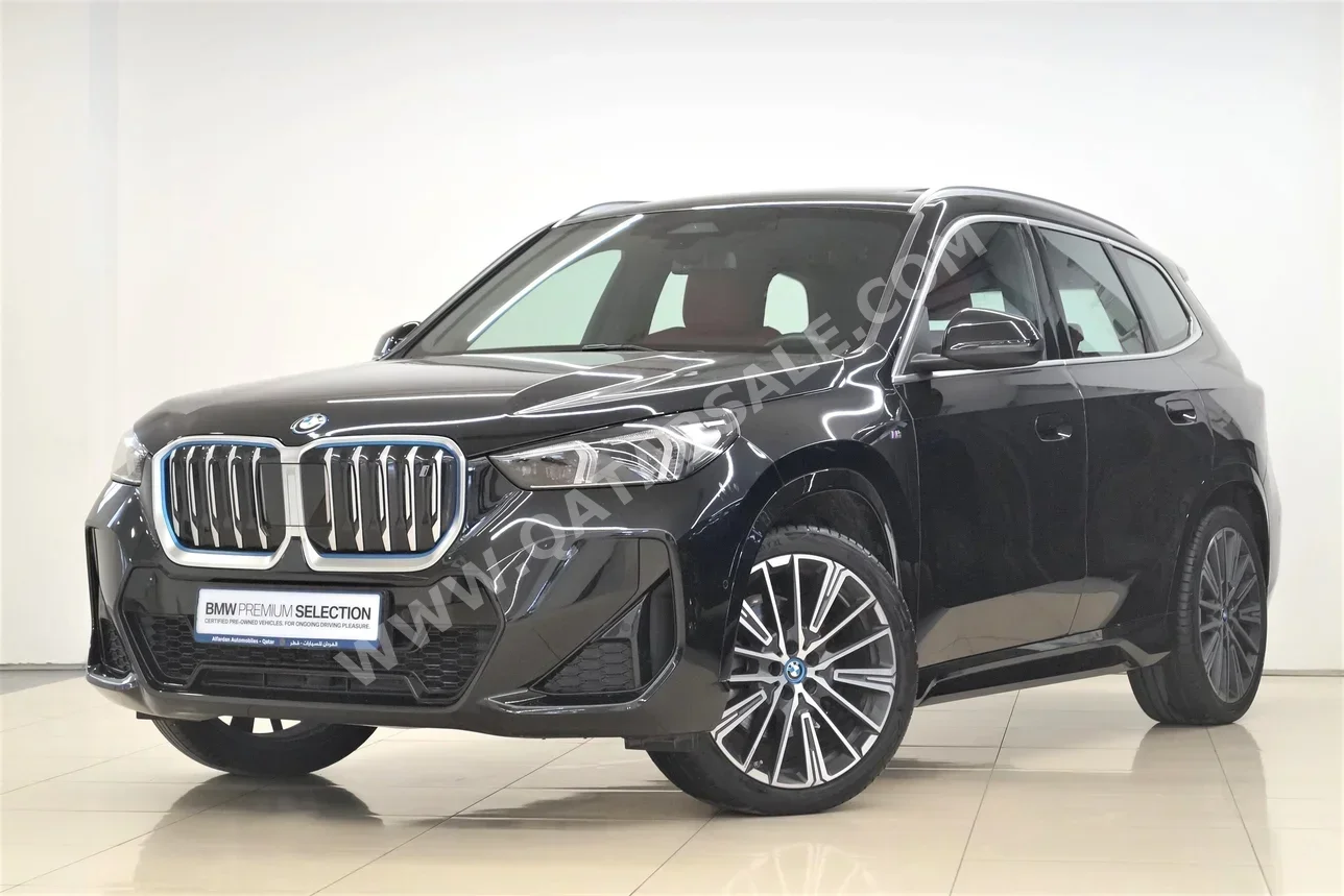 BMW  IX  1  2023  Automatic  7٬600 Km  0 Cylinder  All Wheel Drive (AWD)  SUV  Black  With Warranty