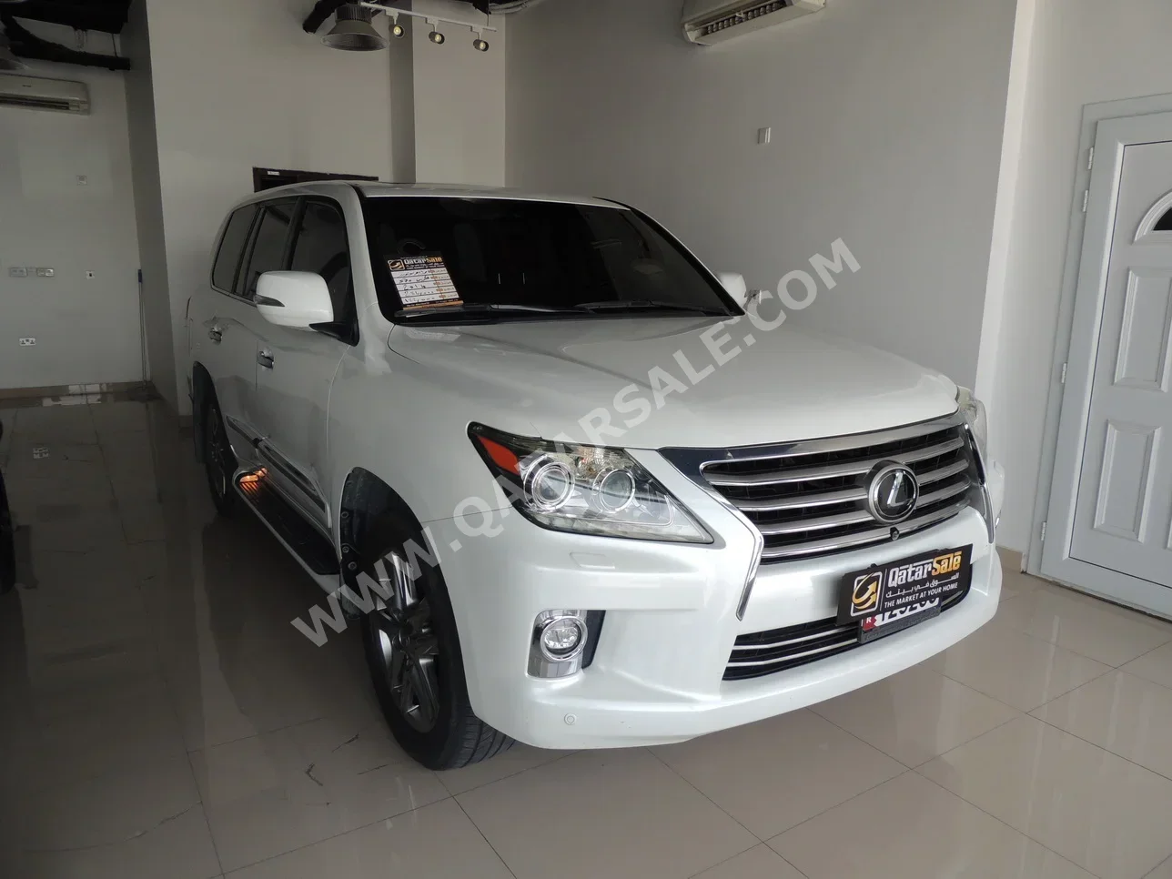 Lexus  LX  570  2014  Automatic  286,000 Km  8 Cylinder  Four Wheel Drive (4WD)  SUV  White