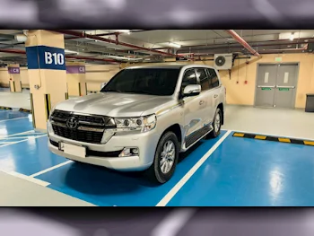 Toyota  Land Cruiser  VXR  2016  Automatic  266,000 Km  8 Cylinder  Four Wheel Drive (4WD)  SUV  Silver