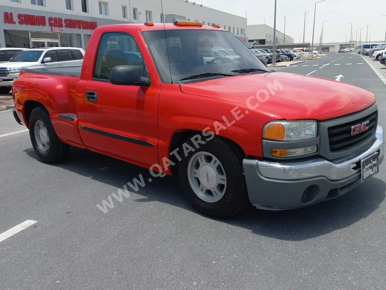 GMC  Sierra  2005  Manual  74,000 Km  8 Cylinder  Four Wheel Drive (4WD)  Pick Up  Red