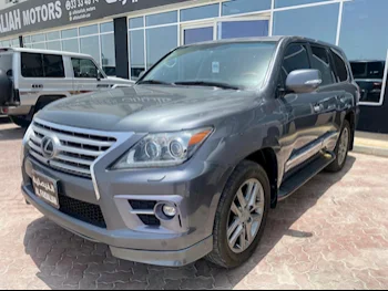 Lexus  LX  570  2013  Automatic  170,000 Km  8 Cylinder  Four Wheel Drive (4WD)  SUV  Gray