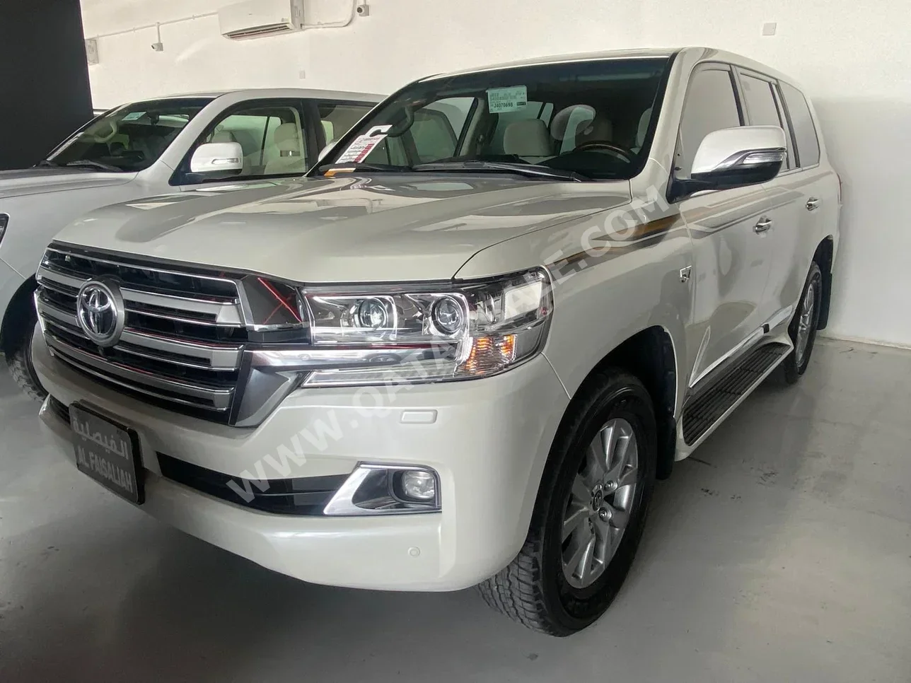 Toyota  Land Cruiser  VXR  2018  Automatic  163,000 Km  8 Cylinder  Four Wheel Drive (4WD)  SUV  White