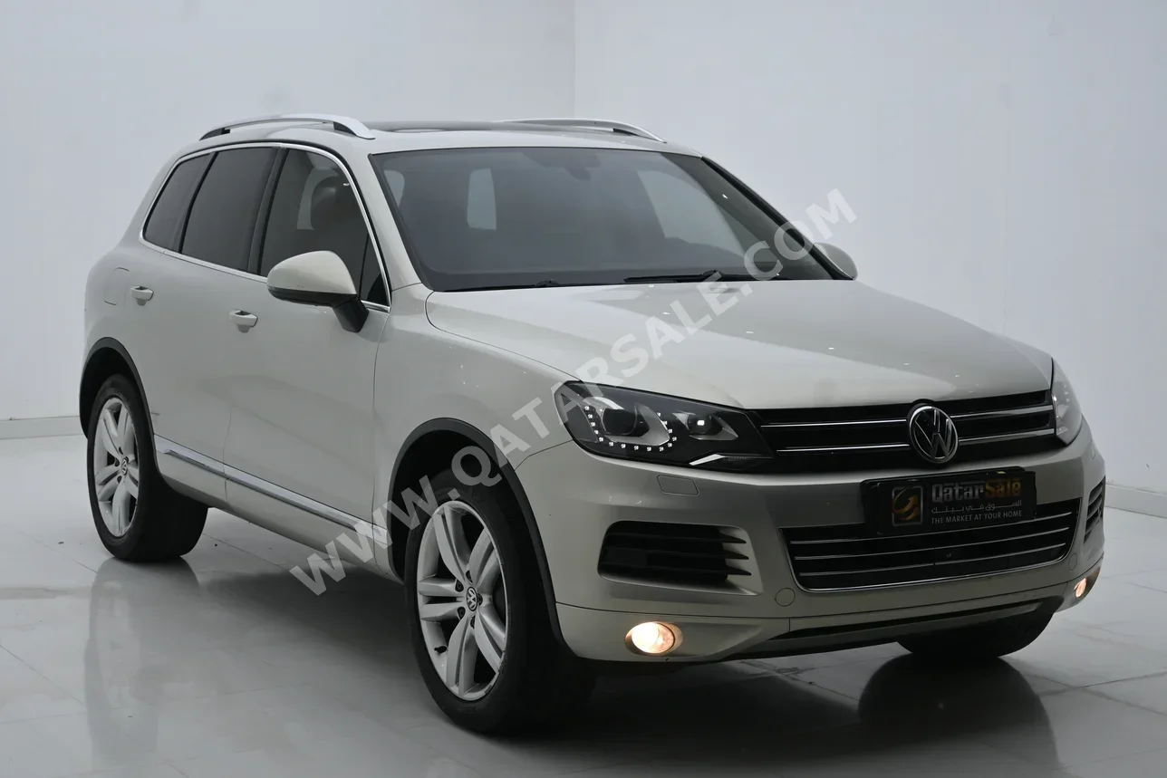 Volkswagen  Touareg  2013  Automatic  200,000 Km  6 Cylinder  All Wheel Drive (AWD)  SUV  Gold