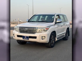 Toyota  Land Cruiser  GXR  2015  Automatic  250,000 Km  8 Cylinder  Four Wheel Drive (4WD)  SUV  White