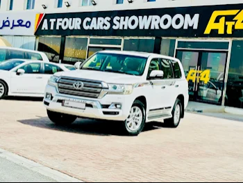 Toyota  Land Cruiser  GXR  2017  Automatic  200,000 Km  8 Cylinder  Four Wheel Drive (4WD)  SUV  White