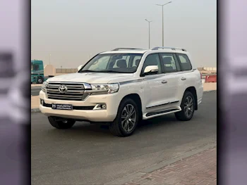 Toyota  Land Cruiser  VXR  2018  Automatic  240,000 Km  8 Cylinder  Four Wheel Drive (4WD)  SUV  White