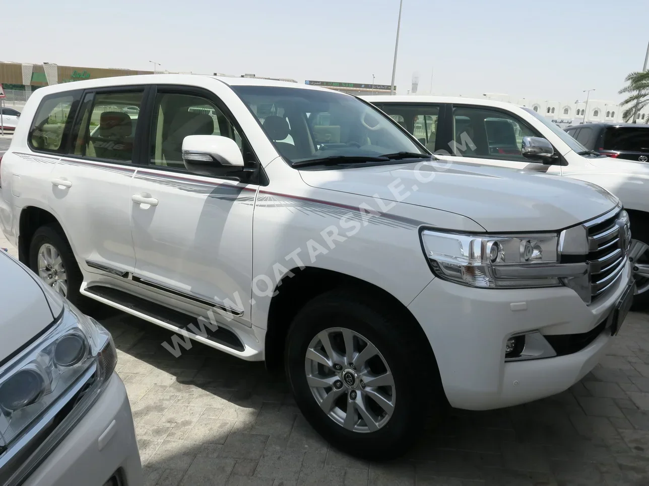 Toyota  Land Cruiser  GXR  2019  Automatic  217,000 Km  6 Cylinder  Four Wheel Drive (4WD)  SUV  White