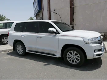 Toyota  Land Cruiser  GXR  2019  Automatic  188,000 Km  8 Cylinder  Four Wheel Drive (4WD)  SUV  White