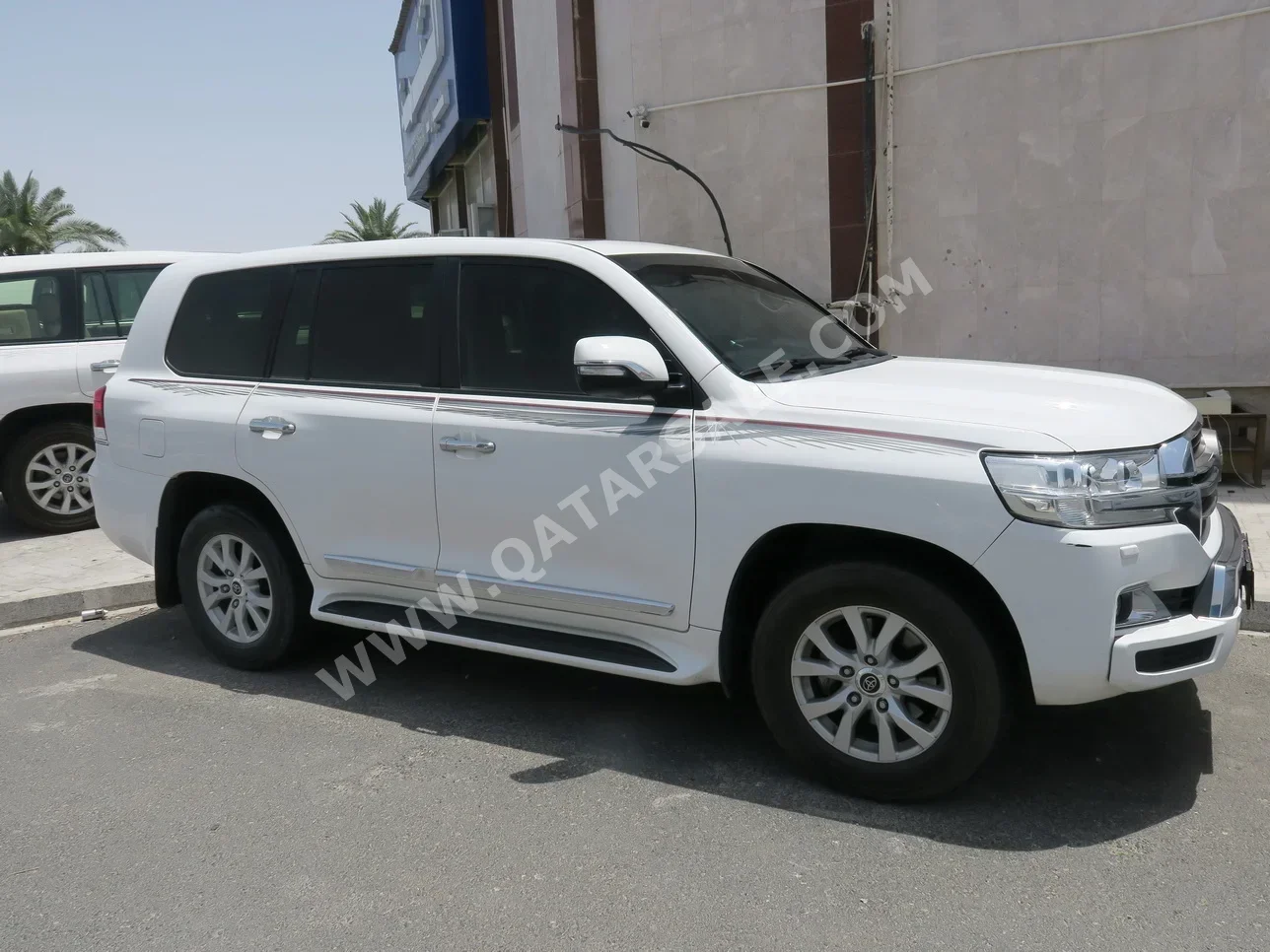 Toyota  Land Cruiser  GXR  2019  Automatic  188,000 Km  8 Cylinder  Four Wheel Drive (4WD)  SUV  White