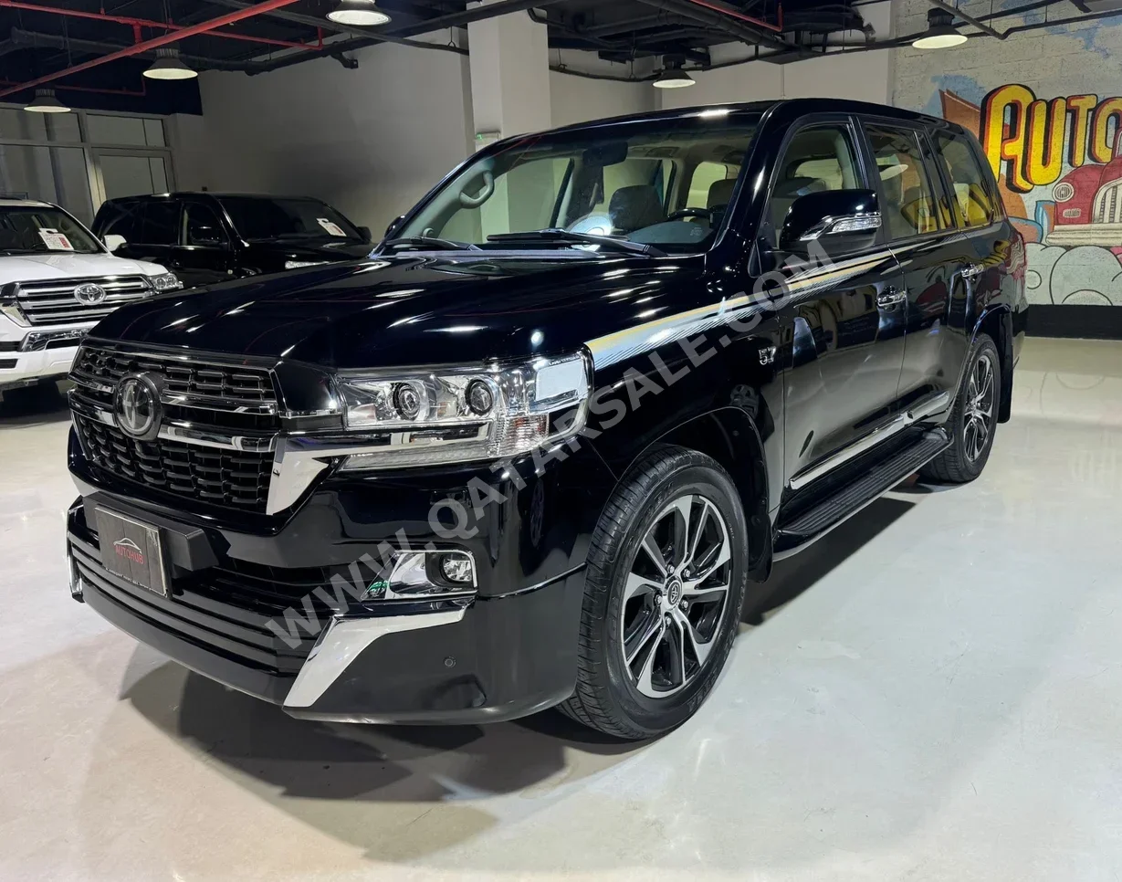 Toyota  Land Cruiser  VXR  2021  Automatic  126,000 Km  8 Cylinder  Four Wheel Drive (4WD)  SUV  Black