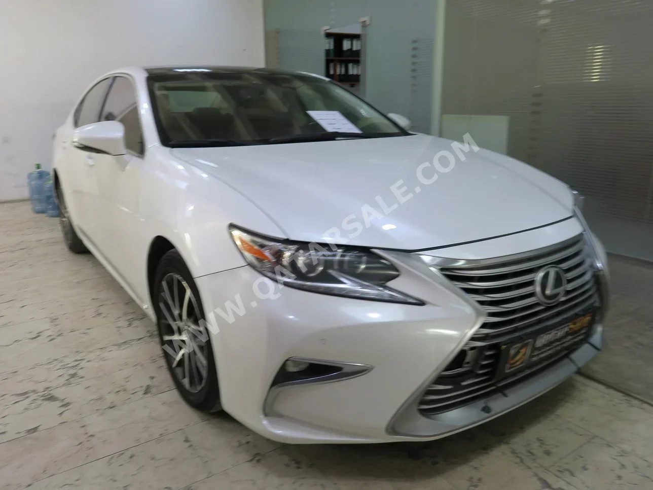 Lexus  ES  350  2018  Automatic  97,000 Km  6 Cylinder  Rear Wheel Drive (RWD)  Sedan  White