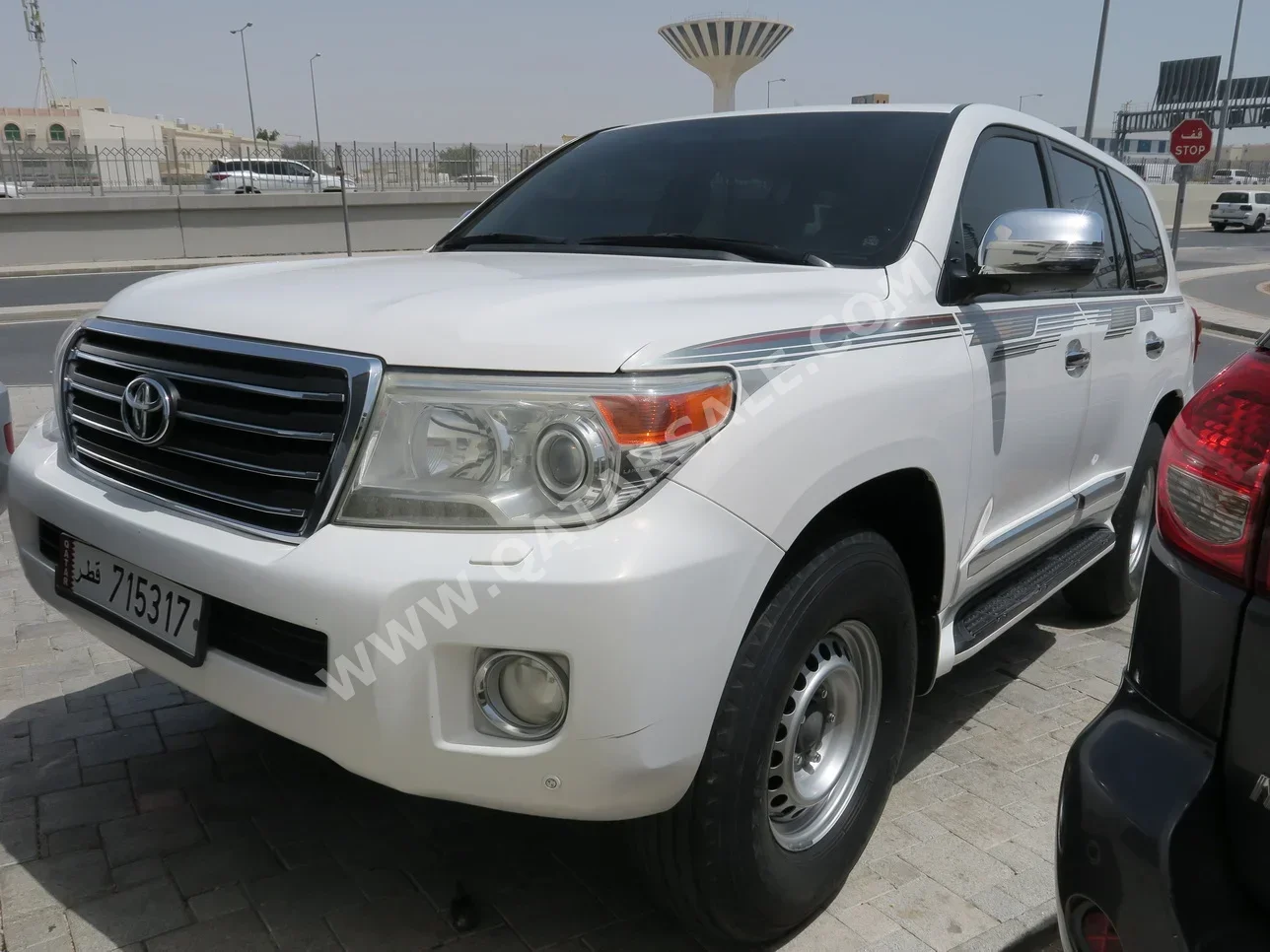 Toyota  Land Cruiser  GXR  2014  Automatic  291,000 Km  8 Cylinder  Four Wheel Drive (4WD)  SUV  White