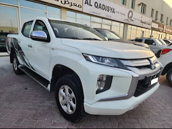 Mitsubishi  L 200  Diesel  2020  Manual  32,000 Km  4 Cylinder  Four Wheel Drive (4WD)  Pick Up  White