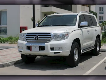 Toyota  Land Cruiser  VXR  2011  Automatic  345,000 Km  8 Cylinder  Four Wheel Drive (4WD)  SUV  White