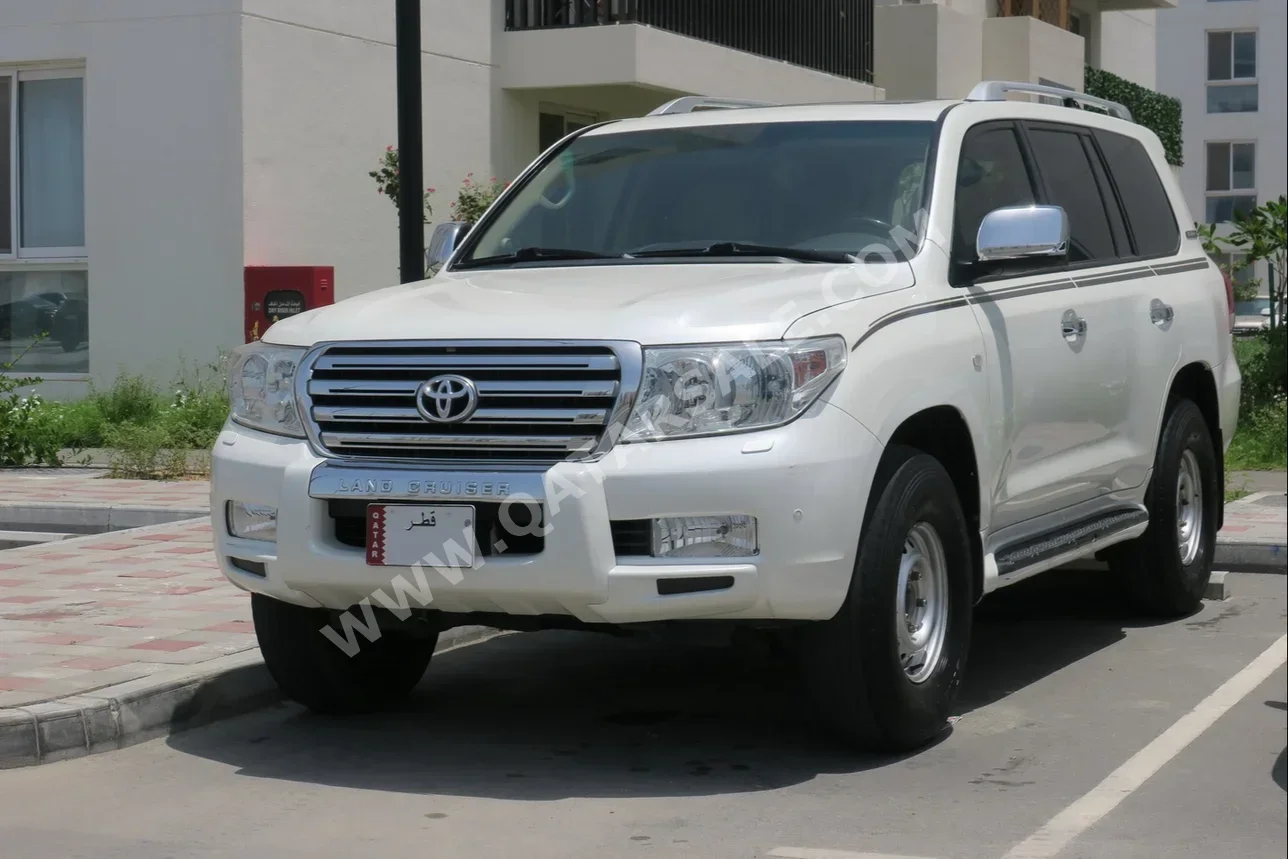 Toyota  Land Cruiser  VXR  2011  Automatic  345,000 Km  8 Cylinder  Four Wheel Drive (4WD)  SUV  White