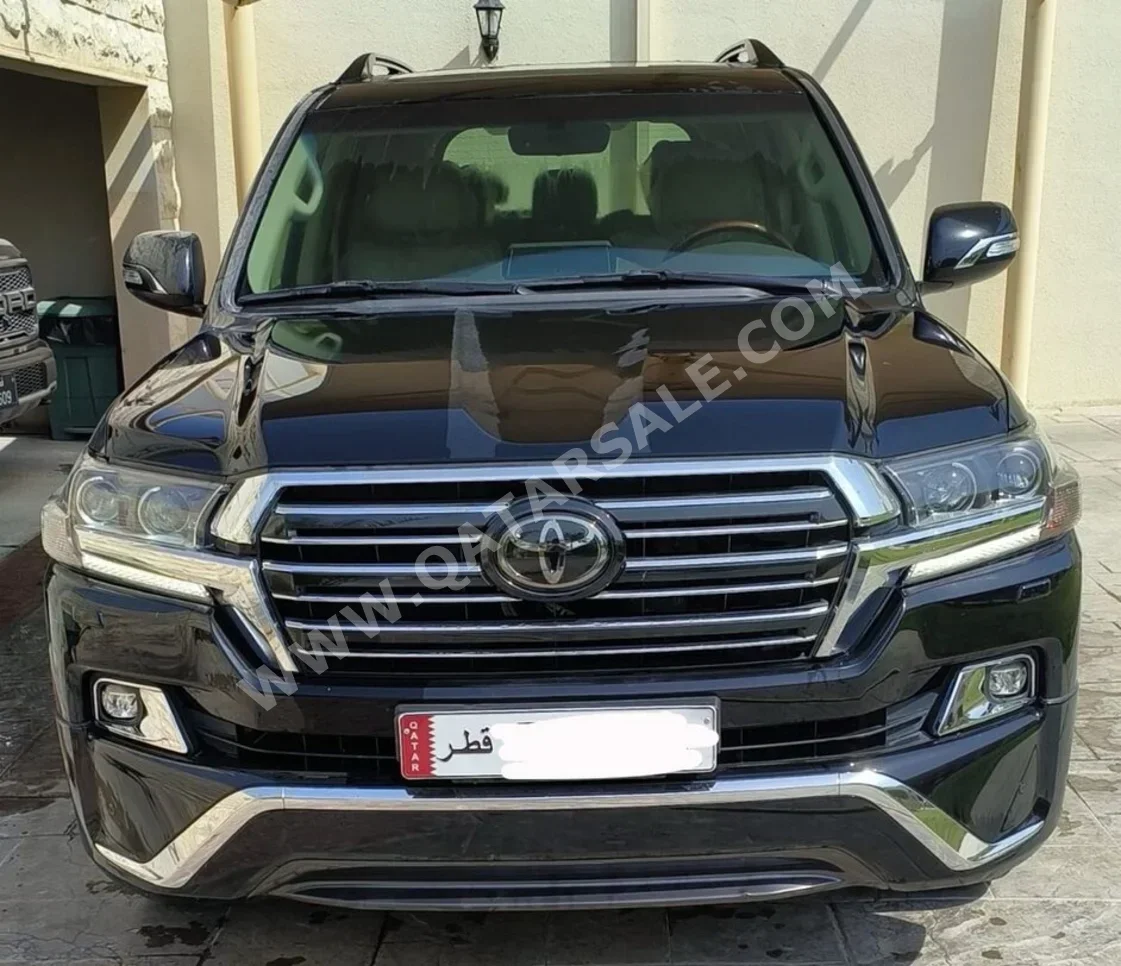 Toyota  Land Cruiser  GXR Black Edition  2018  Automatic  76,500 Km  8 Cylinder  Rear Wheel Drive (RWD)  SUV  Black