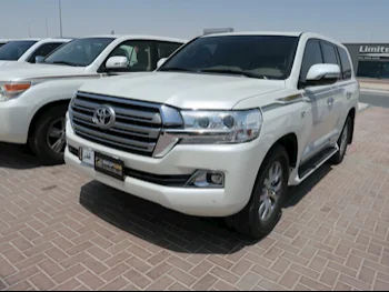 Toyota  Land Cruiser  VXR  2017  Automatic  98,000 Km  8 Cylinder  Four Wheel Drive (4WD)  SUV  White