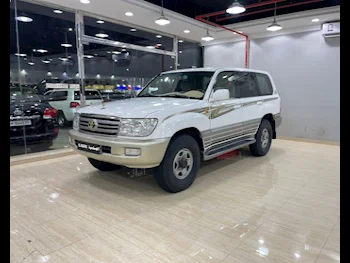 Toyota  Land Cruiser  VXR  2007  Automatic  459,000 Km  8 Cylinder  Four Wheel Drive (4WD)  SUV  White