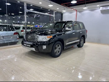 Toyota  Land Cruiser  GXR  2015  Automatic  177,000 Km  8 Cylinder  Four Wheel Drive (4WD)  SUV  Black