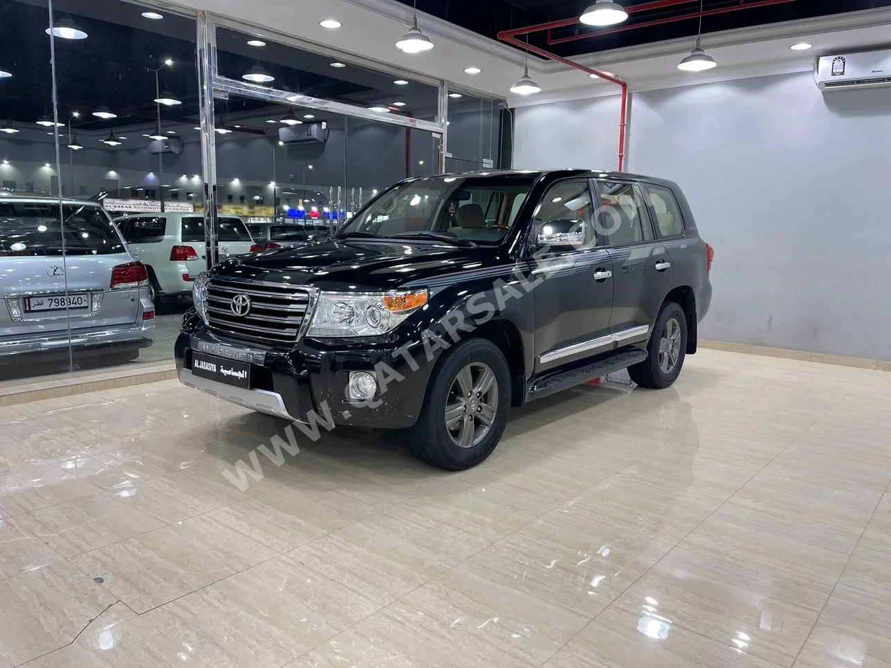 Toyota  Land Cruiser  GXR  2015  Automatic  177,000 Km  8 Cylinder  Four Wheel Drive (4WD)  SUV  Black