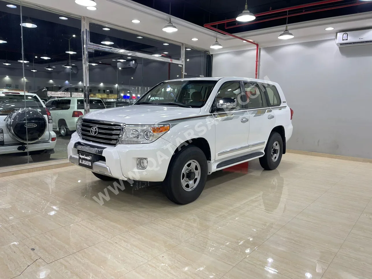 Toyota  Land Cruiser  GXR  2015  Automatic  115,000 Km  8 Cylinder  Four Wheel Drive (4WD)  SUV  White