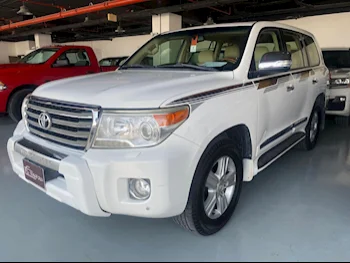 Toyota  Land Cruiser  GXR  2014  Automatic  311,000 Km  8 Cylinder  Four Wheel Drive (4WD)  SUV  White