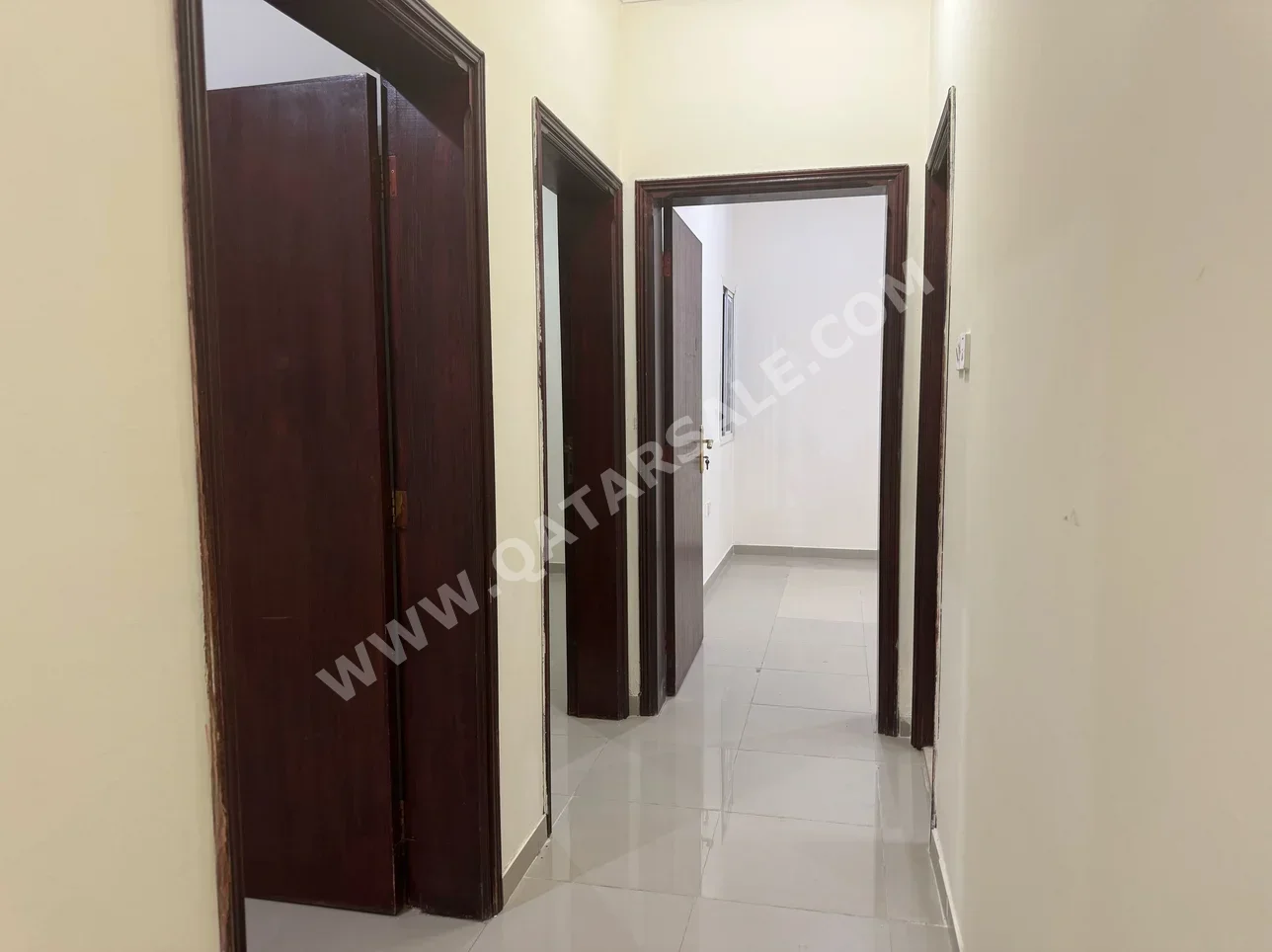 3 Bedrooms  Apartment  For Rent  in Doha -  Al Mansoura  Not Furnished