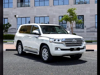 Toyota  Land Cruiser  GXR  2018  Automatic  182,000 Km  6 Cylinder  Four Wheel Drive (4WD)  SUV  White