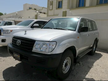 Toyota  Land Cruiser  G  2006  Manual  350,000 Km  6 Cylinder  Four Wheel Drive (4WD)  SUV  Silver