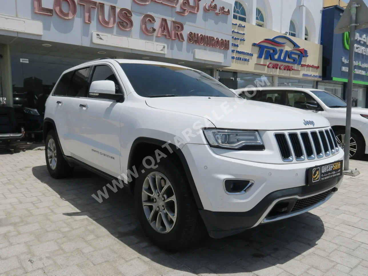  Jeep  Grand Cherokee  Limited  2016  Automatic  23,000 Km  8 Cylinder  Four Wheel Drive (4WD)  SUV  White  With Warranty