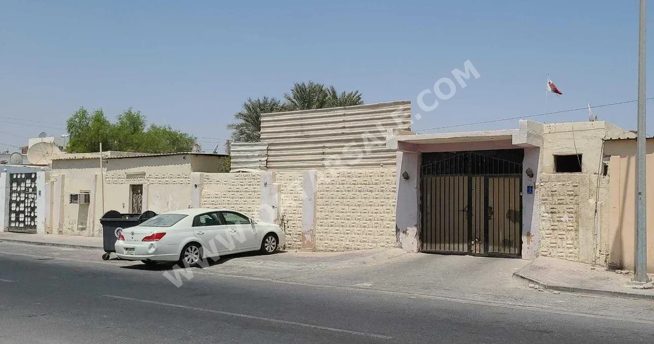 Family Residential  - Not Furnished  - Umm Salal  - Al Kharaitiyat  - 4 Bedrooms