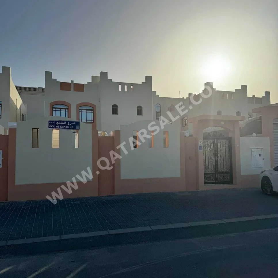 سكن عائلي  - غير مفروشة  - الريان  - عين خالد  - 6 غرف نوم