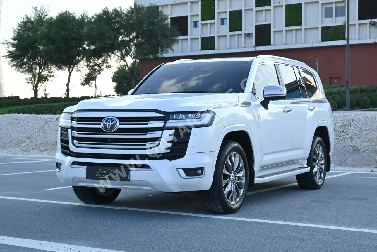 Toyota  Land Cruiser  VXR Twin Turbo  2022  Automatic  2,000 Km  6 Cylinder  Four Wheel Drive (4WD)  SUV  White  With Warranty