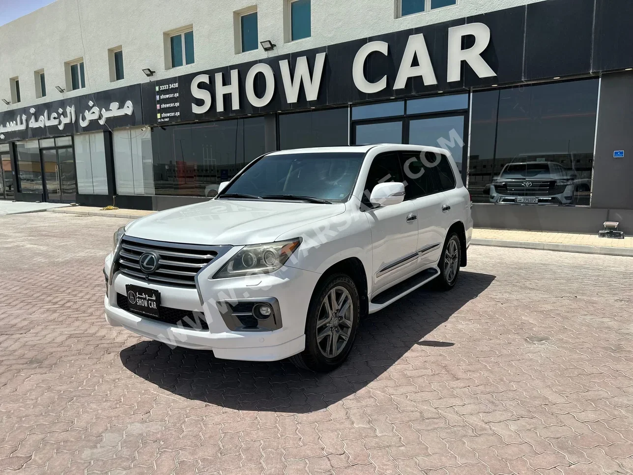 Lexus  LX  570  2015  Automatic  302,000 Km  8 Cylinder  Four Wheel Drive (4WD)  SUV  White