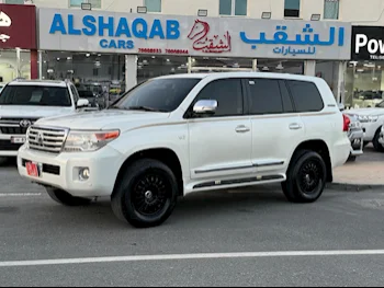 Toyota  Land Cruiser  VXR  2013  Automatic  212,000 Km  8 Cylinder  Four Wheel Drive (4WD)  SUV  White