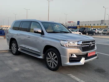 Toyota  Land Cruiser  VXR  2019  Automatic  167,000 Km  8 Cylinder  Four Wheel Drive (4WD)  SUV  Silver