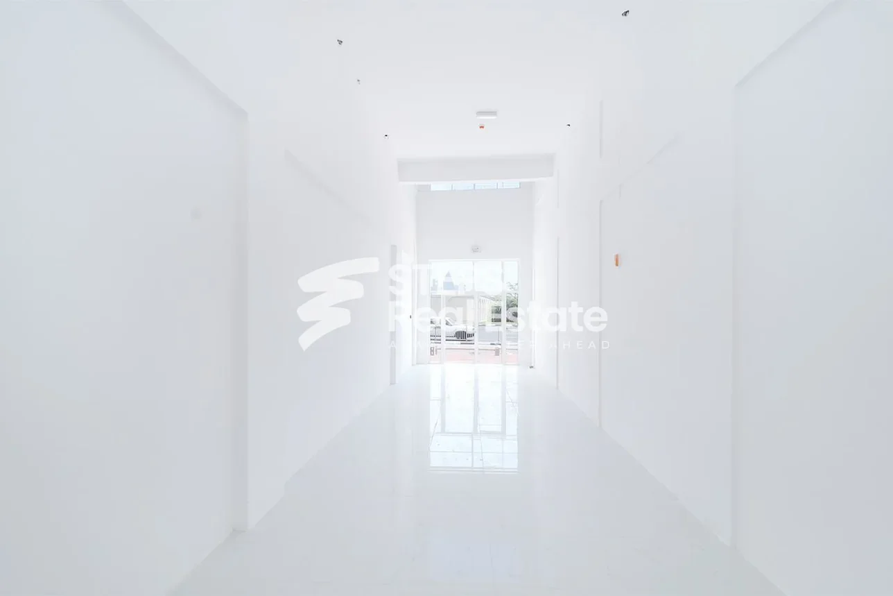 Commercial Shops - Not Furnished  - Doha  For Rent  - Fereej Bin Omran