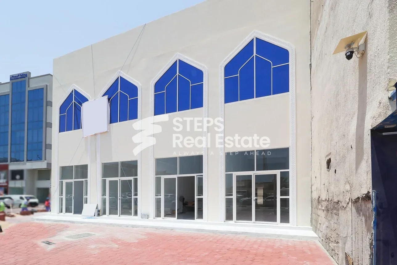 Commercial Shops - Not Furnished  - Doha  For Rent  - Fereej Bin Omran