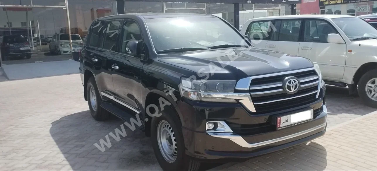 Toyota  Land Cruiser  GXR- Grand Touring  2020  Automatic  237,000 Km  8 Cylinder  Four Wheel Drive (4WD)  SUV  Black