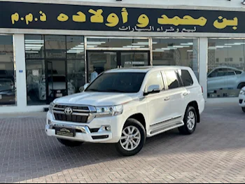 Toyota  Land Cruiser  GXR  2017  Automatic  202,000 Km  8 Cylinder  Four Wheel Drive (4WD)  SUV  White